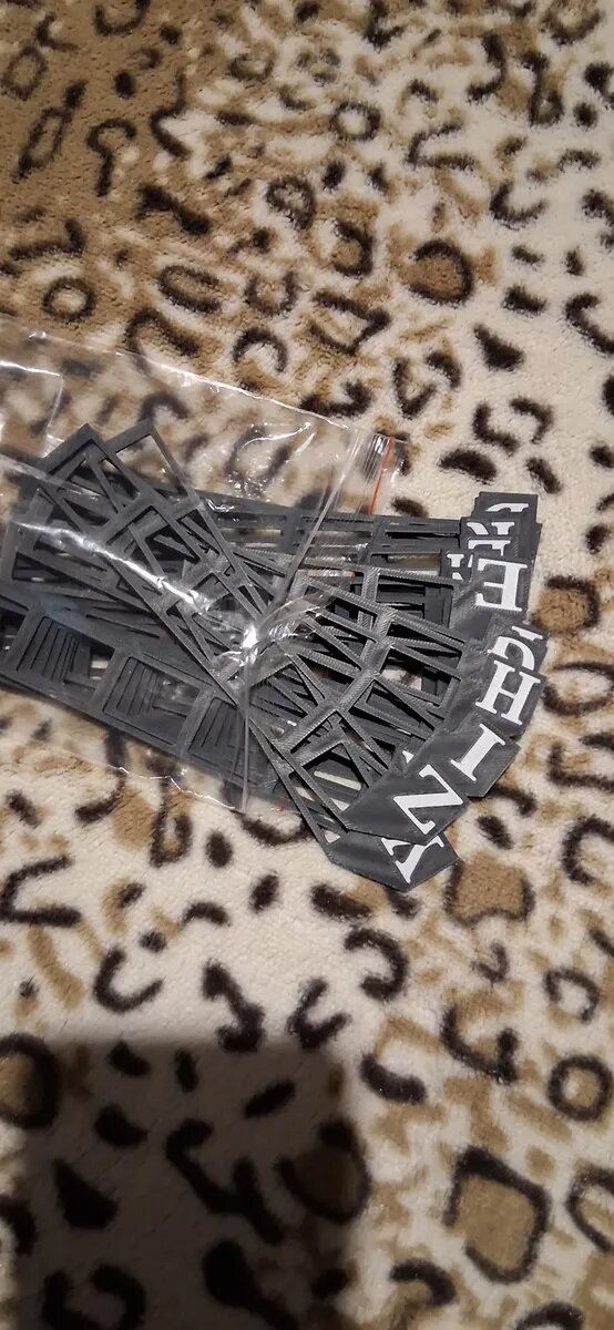 Coleção de discos organizada com divisórias alfabéticas pretas